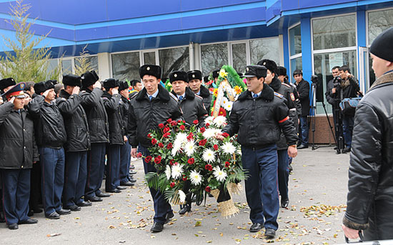 Похороны полицейских погибших от рук террориста