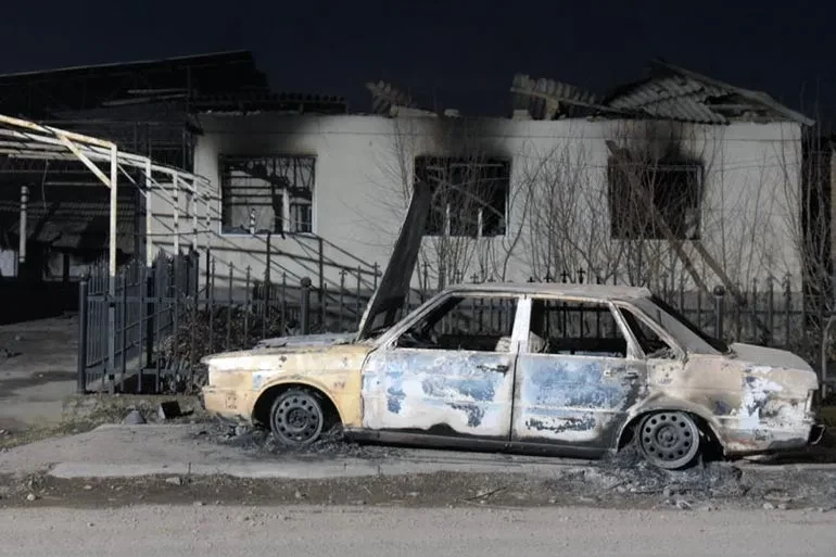 Сгоревший автомобиль на улице села Масанчи