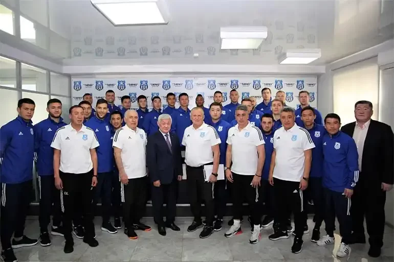 Бердибек Сапарбаев посетил футбольный клуб «Тараз»