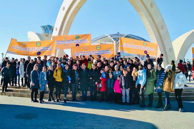 500 казахстанских школьников приехали в Тараз на фестиваль туризма