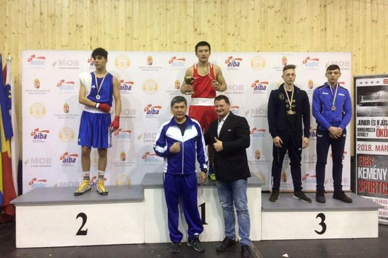 Жамбылский спортсмен привёз золото с турнира по боксу в Венгрии