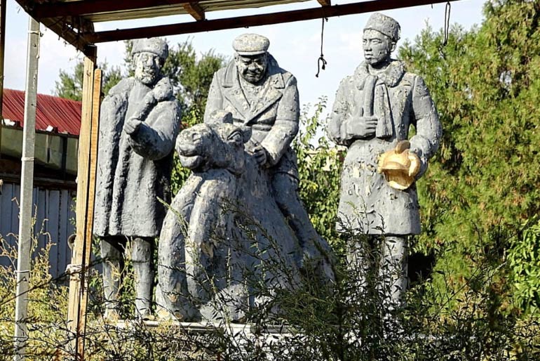 Памятник «Джентльмены удачи» перенесут в парк имени Т. Рыскулова