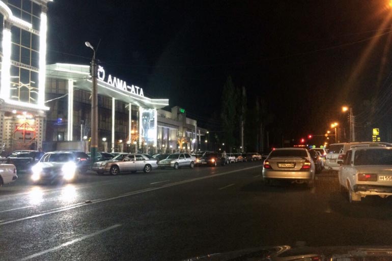 Проверка выявила нарушения парковок у ресторанов Тараза