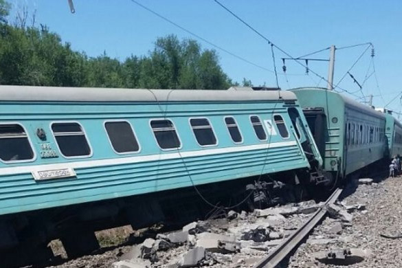 Поезд тараз алматы. Джамбул поезд. Поезд из Тараза в Алматы. Джамбул поезд фото. Поезд из Тараза в Алматы трехэтажный.