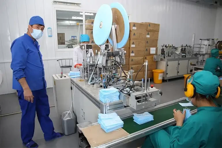 Производсвто медицинских масок на фармацевтическом заводе «Super-pharm»