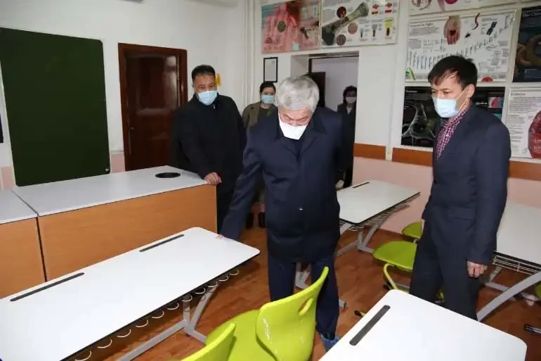 Бердибек Сапарбаев посетил школы Тараза