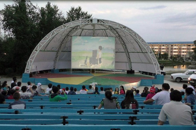 До конца лета в парке Первого Президента жители Тараза смогут посещать кинотеатр под открытым небом