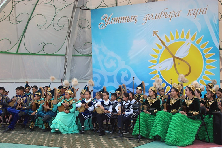 В Таразе организован концерт к Национальному Дню домбры в Казахстане