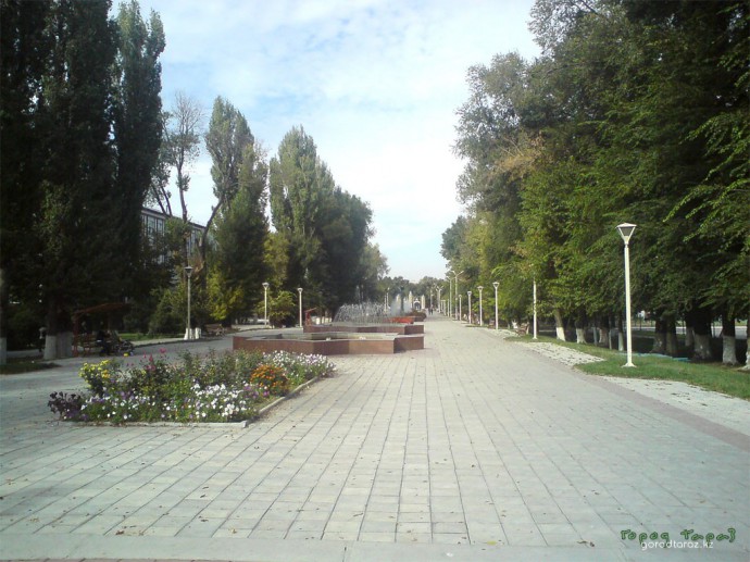 Аллея с фонтанами по ул. Желтоксан