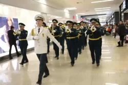 Музыкальный подарок женщинам Тараза преподнес военный оркестр РгК «Юг»