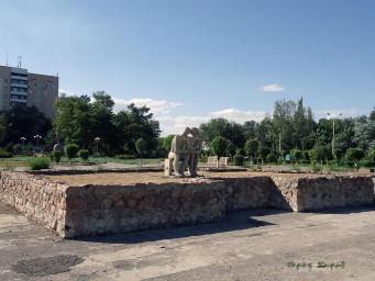 Статуя Влюблённая парочка