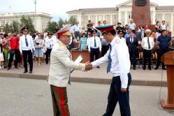 Полицейские Жамбылской области отметили 26-летие на центральной площади в Таразе