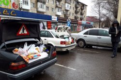 Жители Тараза организовали сбор помощи для семьи мальчика-попрошайки