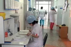 Будучи заражённой COVID-19 врач принимала пациентов в Жамбылской области