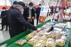 Бердибек Сапарбаев посетил торговые точки Тараза