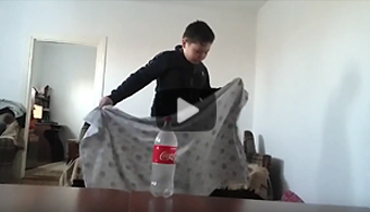 Фокус с невероятным исчезновением кока-колы показал школьник