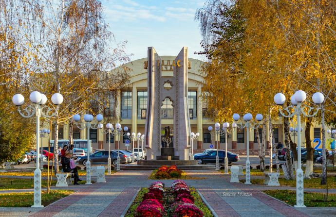 #Тараз. Сквер на привокзальной площади.