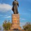 Вечный огонь и памятник Бауржану Момышулы в парке Женис (парк Победы)