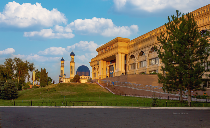 #Тараз.  ДК "Баласагун".  Центральная мечеть «Хибатулла ат-Тарази»