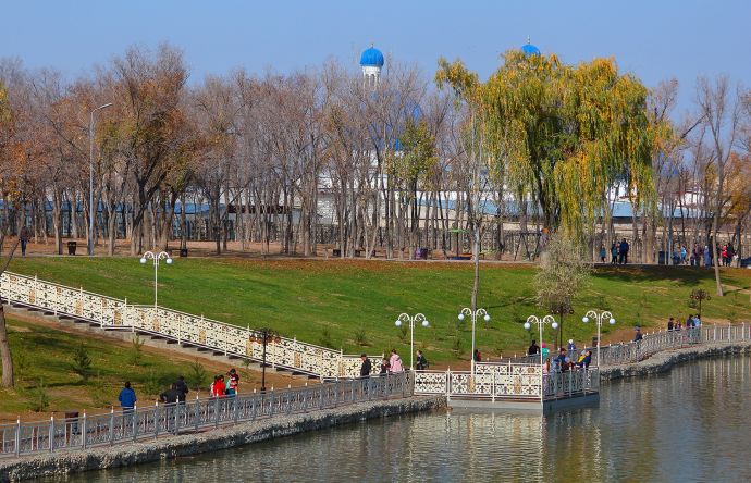 Тараз парк. Женис парк в Таразе. Набережная города Тараз. Новая набережная в Таразе. Парк Победы в Таразе фото.