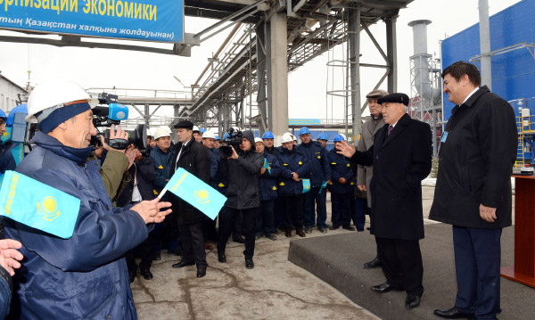 Президент РК Нурсултан Назарбаев на сернокислотном заводе ТОО Казфосфат