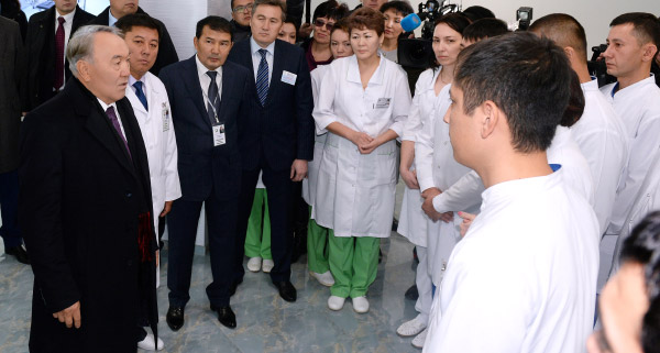 Президент РК Нурсултан Назарбаев в кардиохирургической клинике Журек