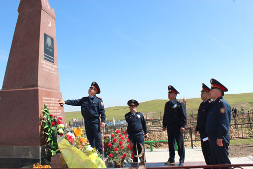 Памятник Народному герою Газизу Байтасову