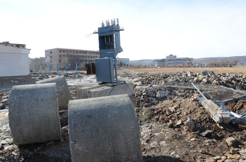 Разрушенная трансформаторная в Каратау