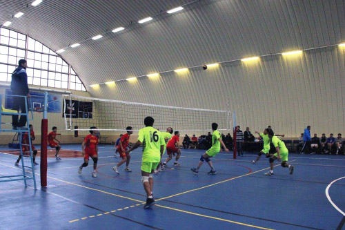 Волейбольный матч в крытом спортзале Казфосфат