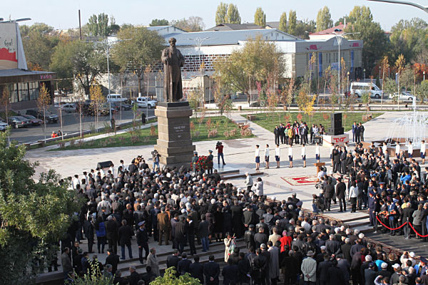 Открытие памятника Толе би в Таразе