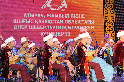 Выступление оркестра народных инструментов