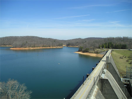 Плотина на Кировском водохранилище