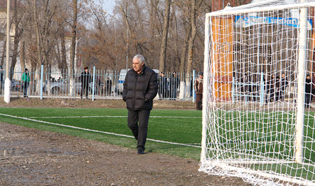 Тренер футбольной команды Тараз Ваит Талгаев после матча