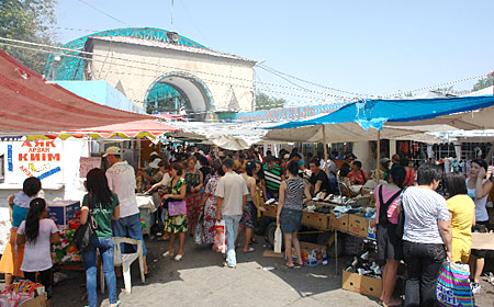 Зеленый базар в Таразе